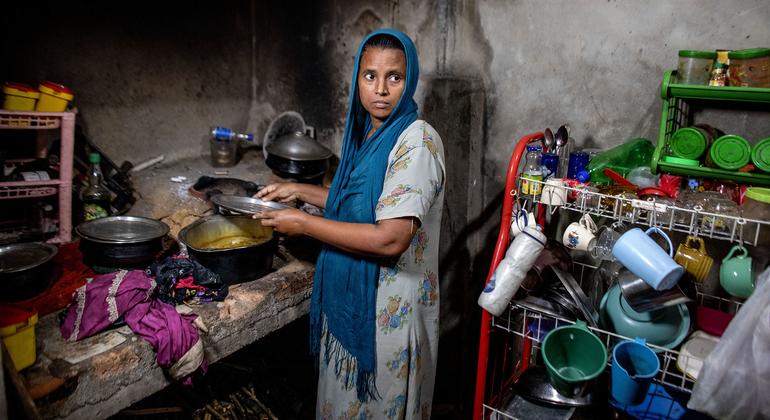 面对食物和燃料的短缺和价格上涨，斯里兰卡人正在努力满足自己的食物和营养需求。